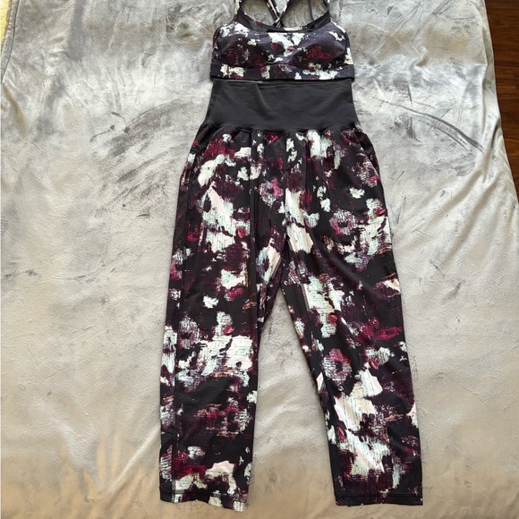 Lululemon Tranquil Crop Pants & Power Y Bra – Kara Blossom Multi Black – Size 6 - Picture 2 of 16